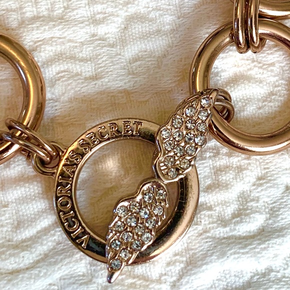 Victoria's Secret Angel Wing Charm Bracelet Rhinestones Gold Tone Toggle - Picture 7 of 9